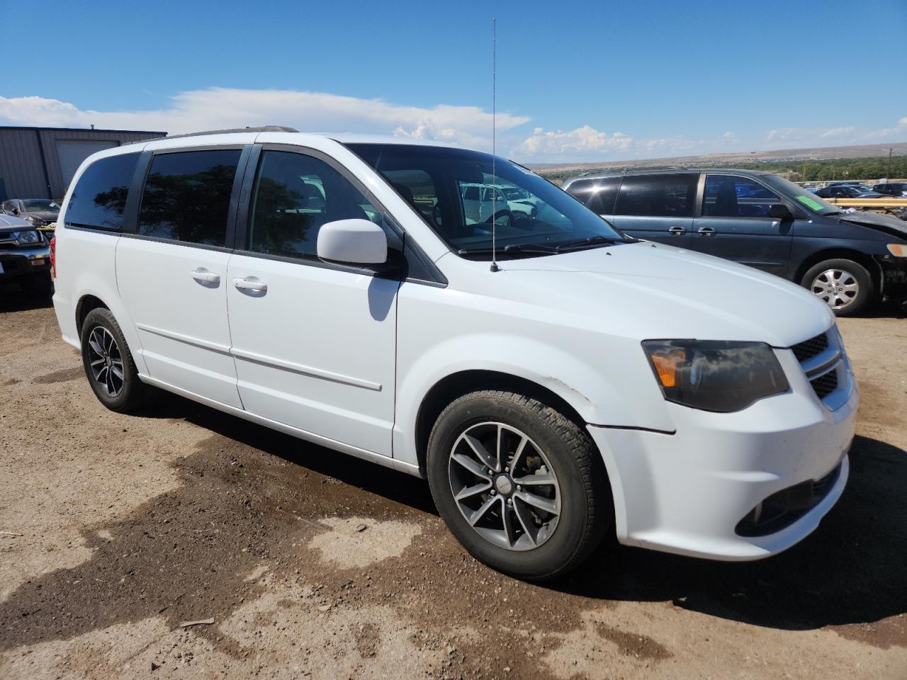 2016 Dodge Grand Caravan R/T - Image 4