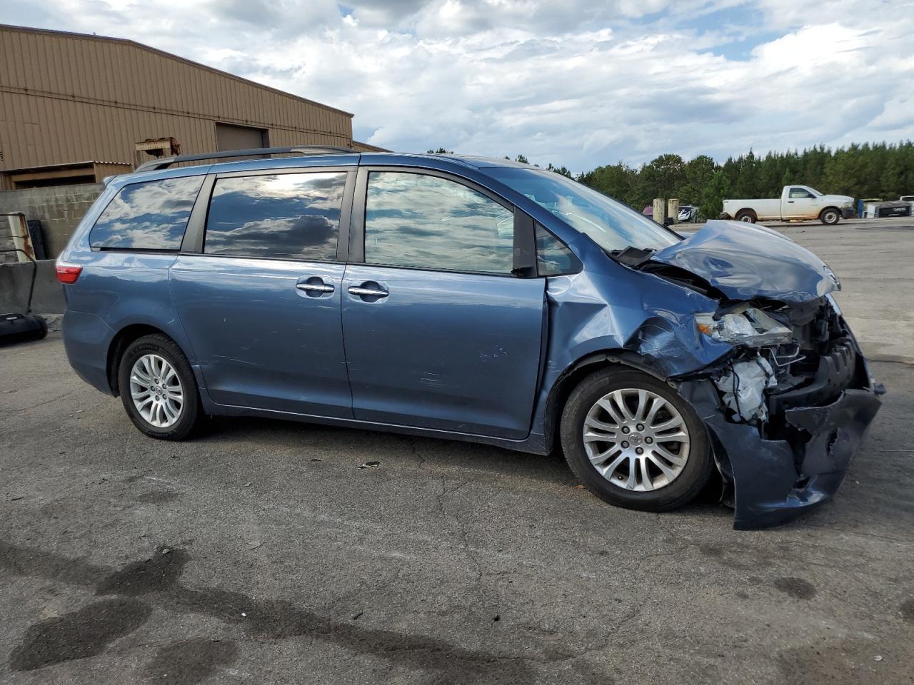 2015 Toyota Sienna Xle - Image 4