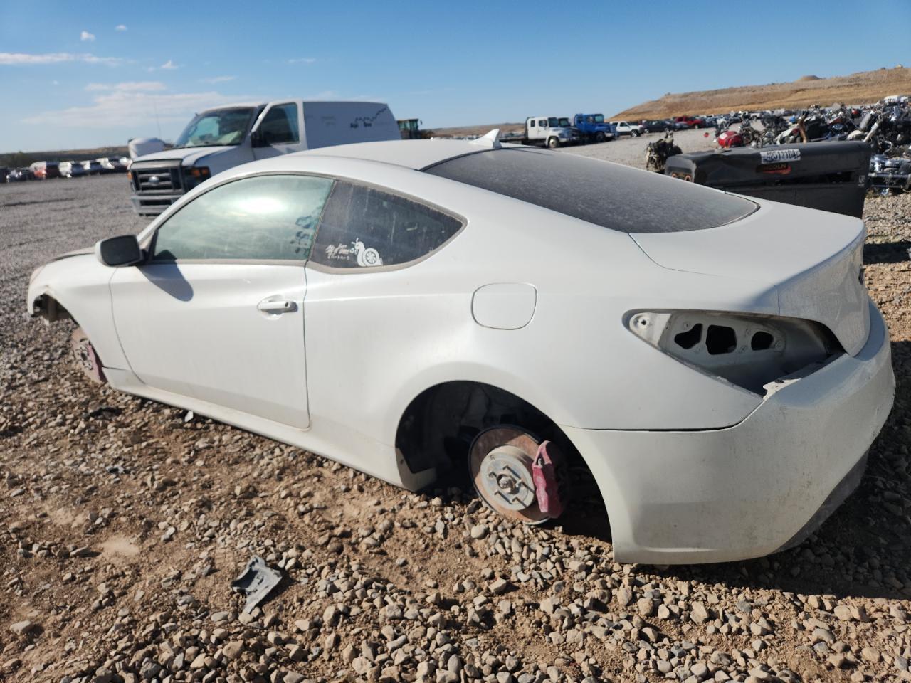 2013 Hyundai Genesis Coupe 2.0T - Фото 2