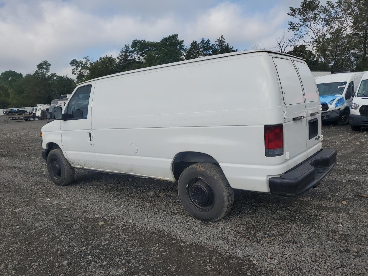 2013 Ford Econoline E250 Van - Фото 2