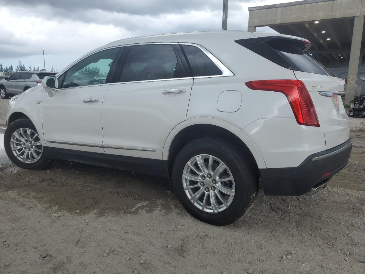 2018 Cadillac Xt5 - Image 2