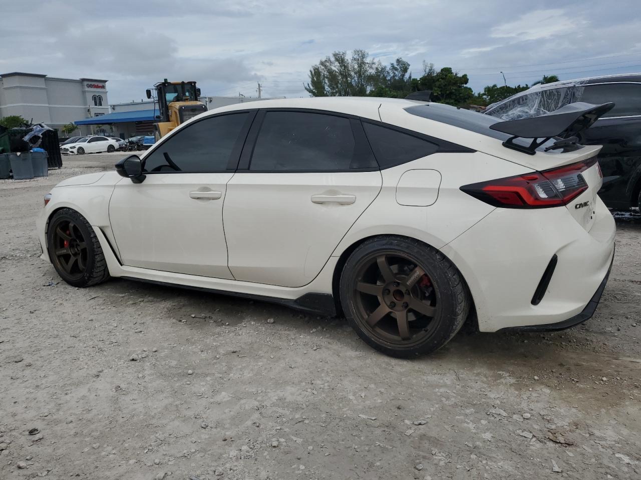 2025 Honda Civic Type - Image 2