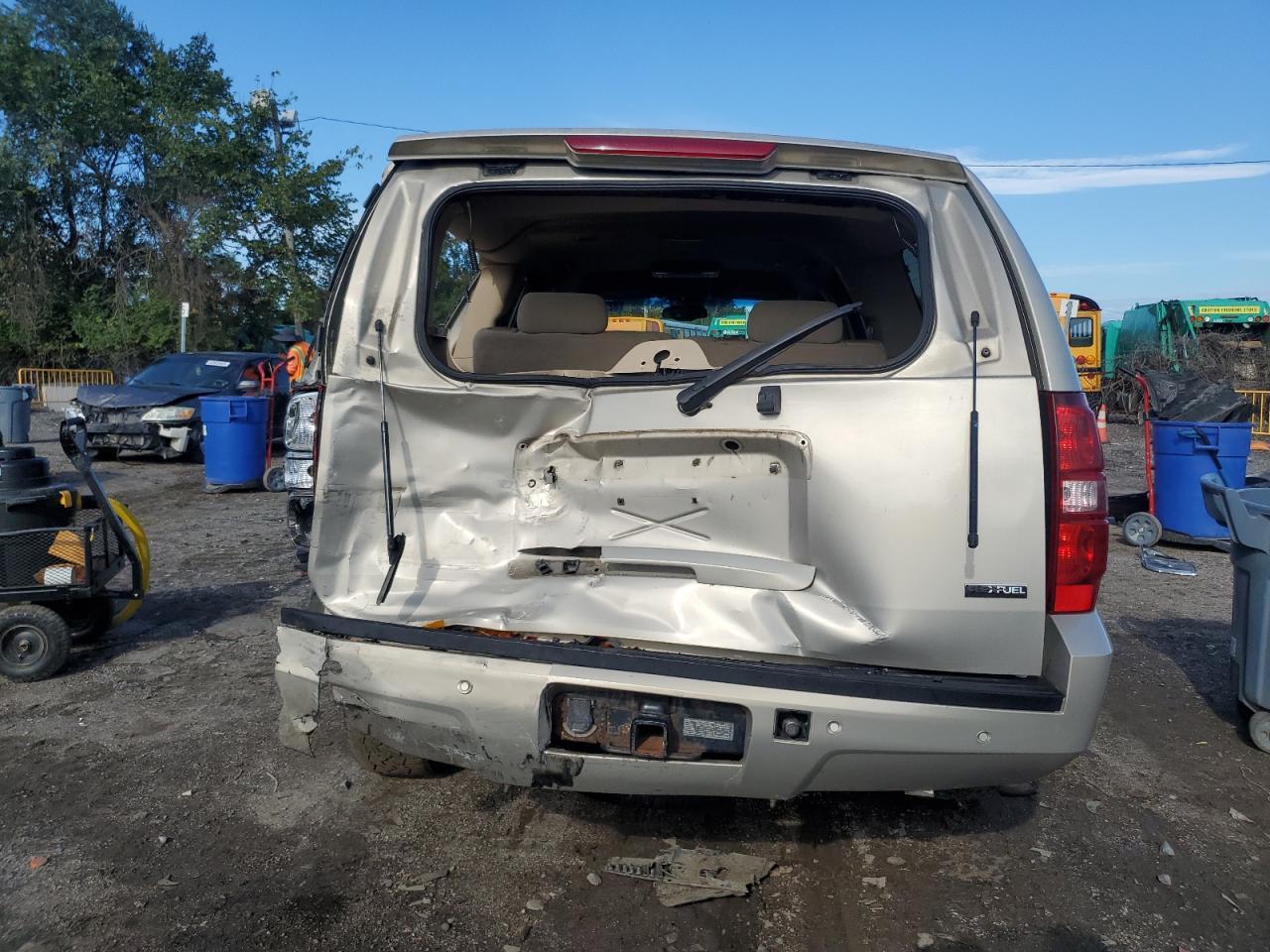 2007 Chevrolet Suburban K1500 - Image 6