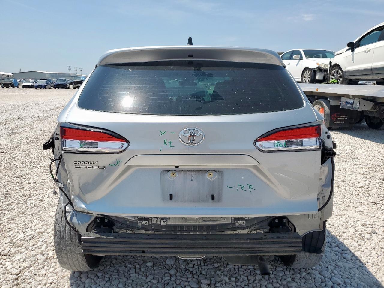 2022 Toyota Corolla Cross L - Image 6