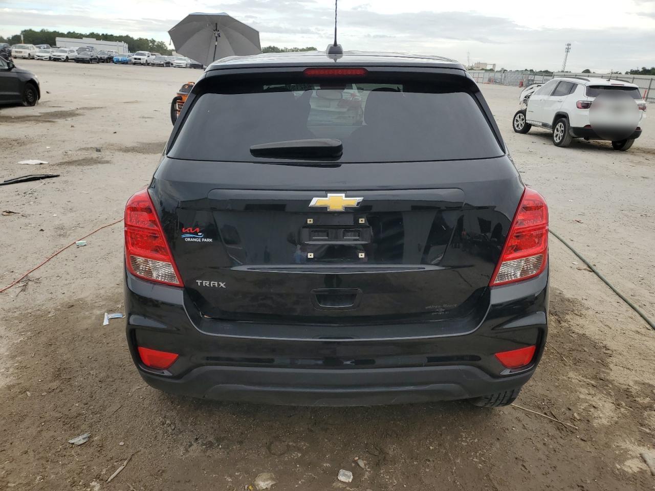 2022 Chevrolet Trax Ls - Image 6