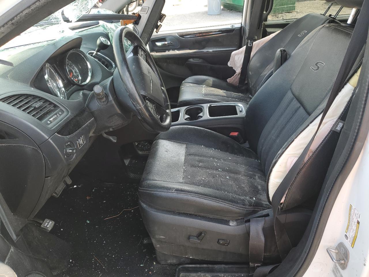 2016 Chrysler Town & Country S - Image 7