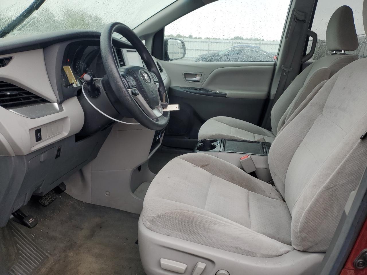 2015 Toyota Sienna Le - Image 7