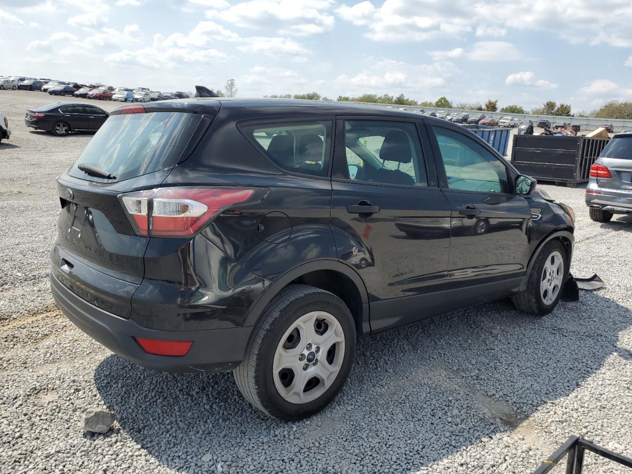 2017 Ford Escape S - Фото 3