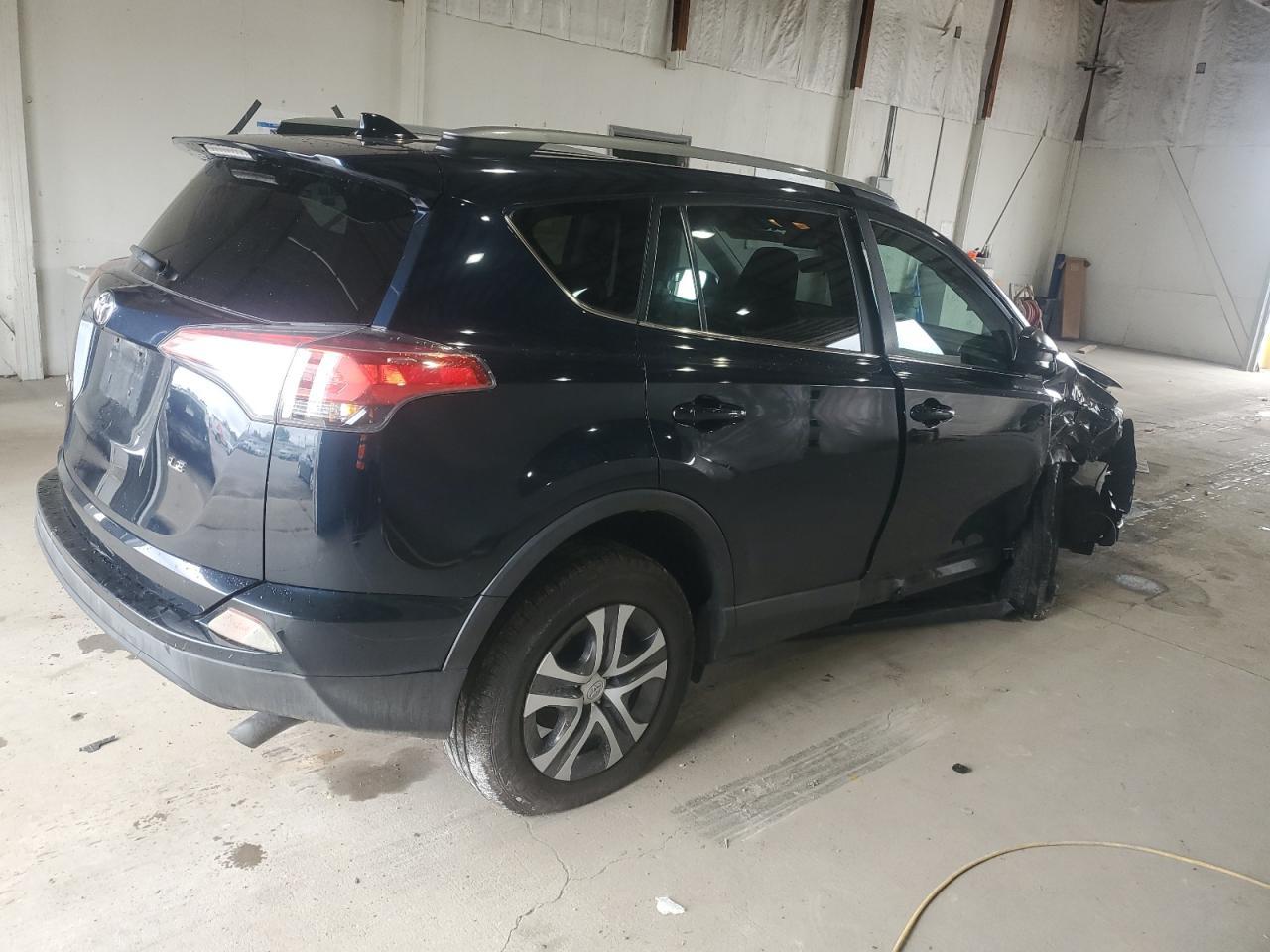 2017 Toyota Rav4 Le - Фото 3