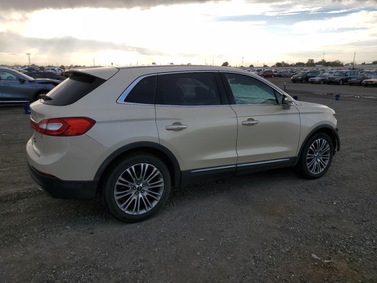 2016 Lincoln Mkx Reserve - Image 3