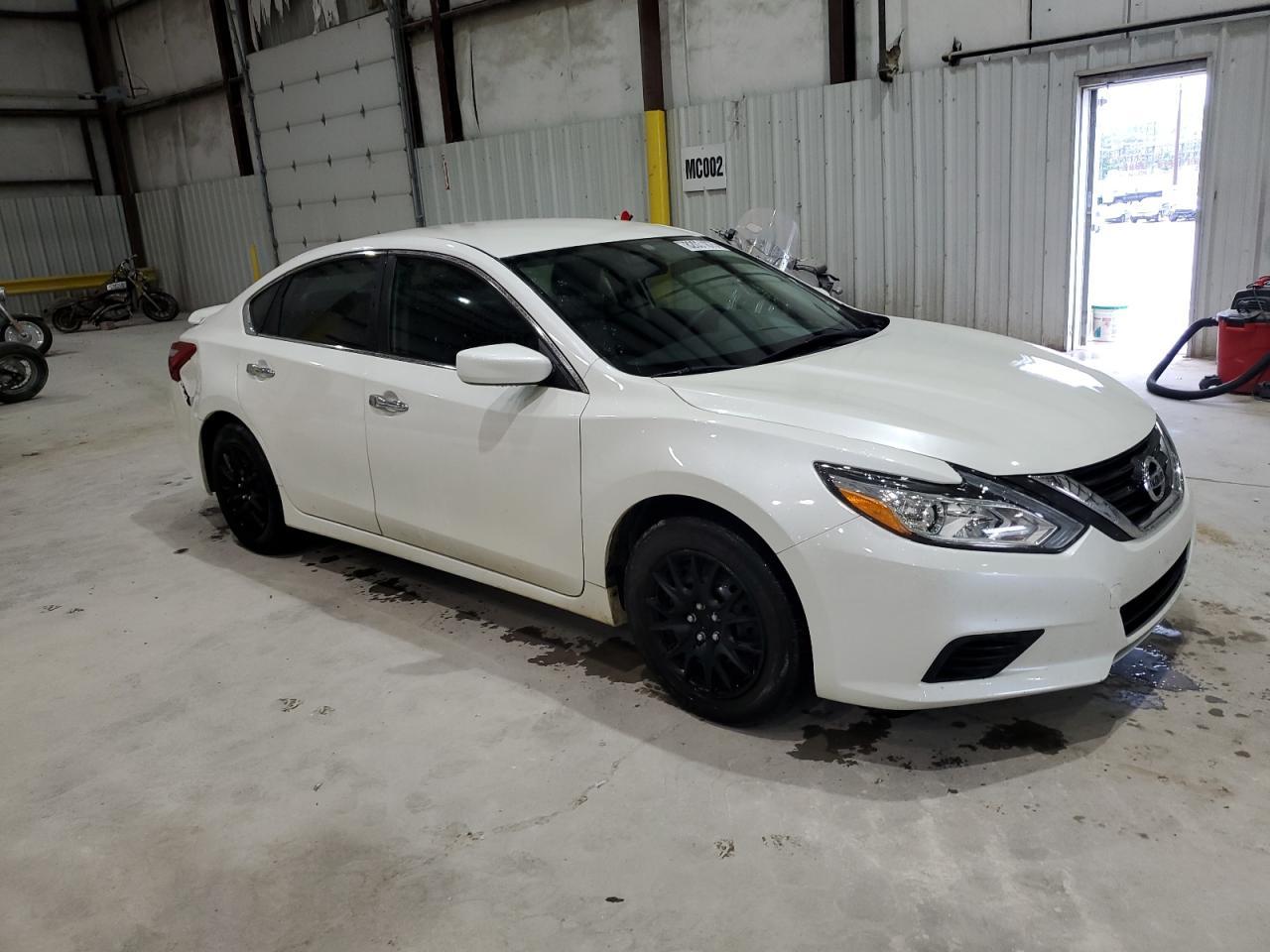 2016 Nissan Altima 2.5 - Image 4