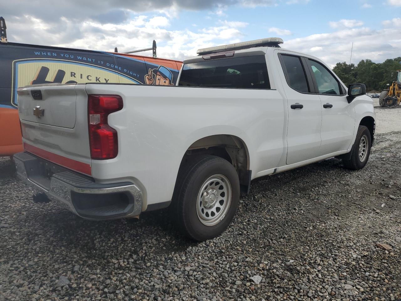 2022 Chevrolet Silverado Ltd C1500 - Фото 3