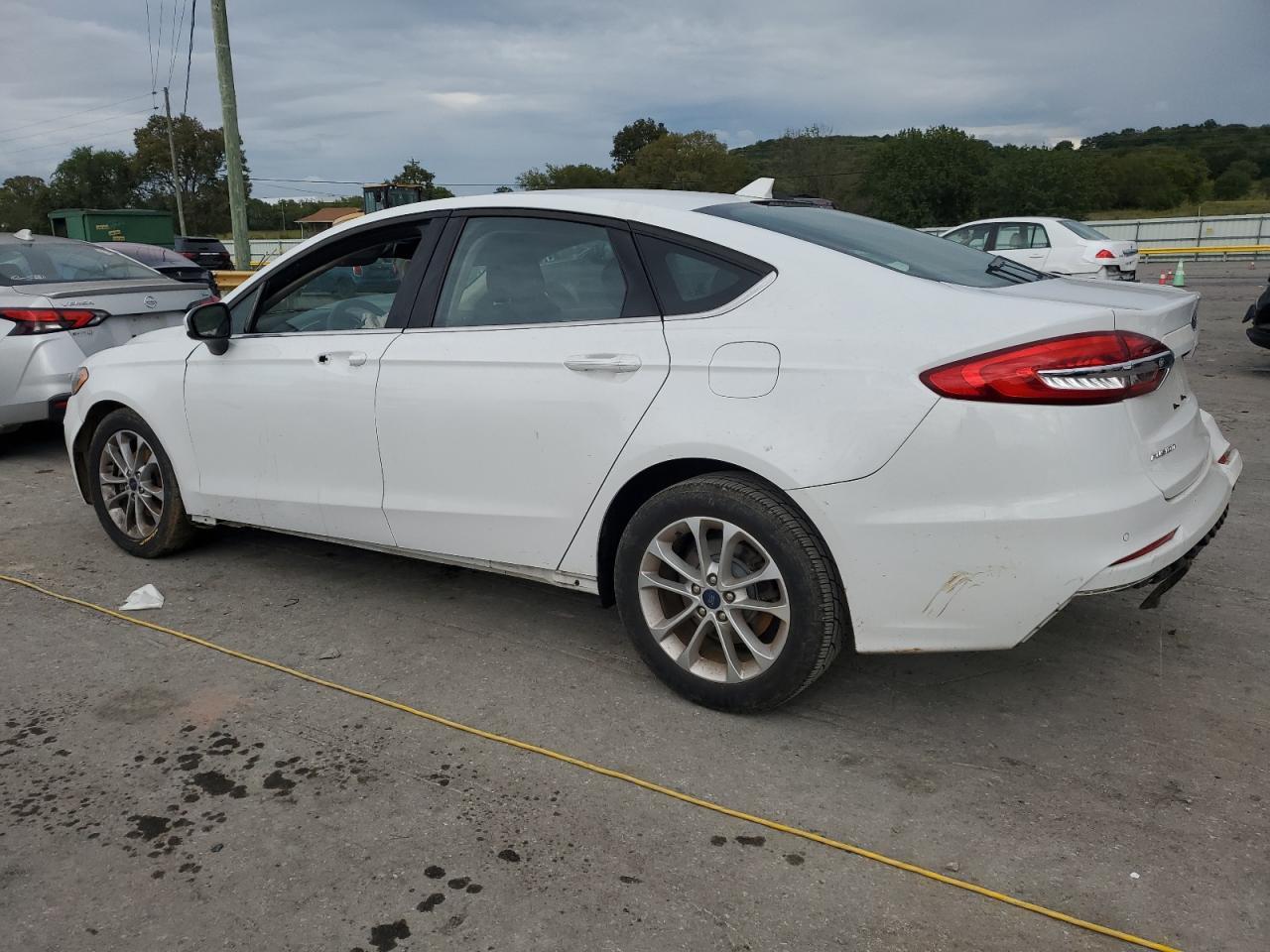 2020 Ford Fusion Se - Image 2