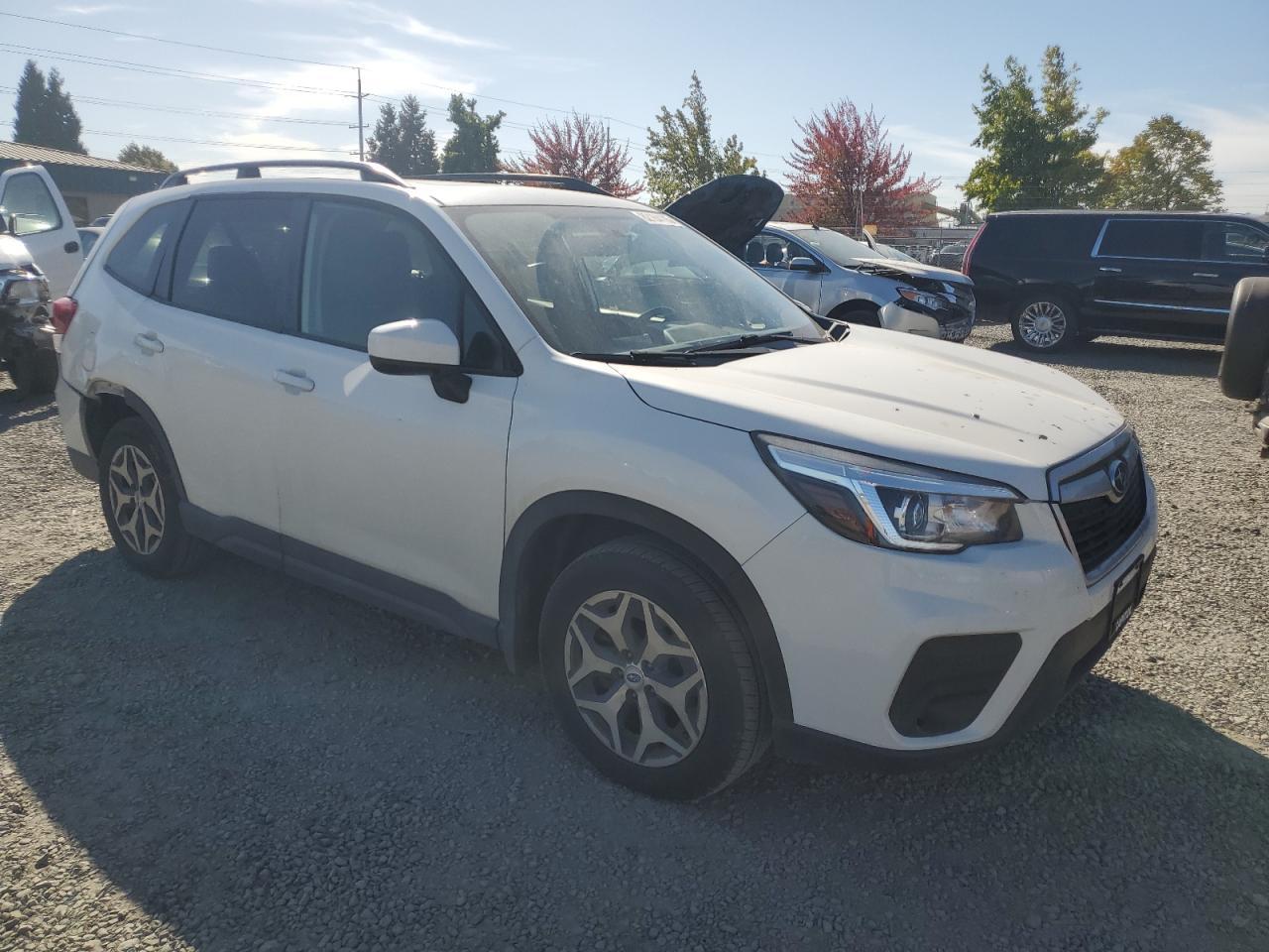 2019 Subaru Forester Premium - Image 4