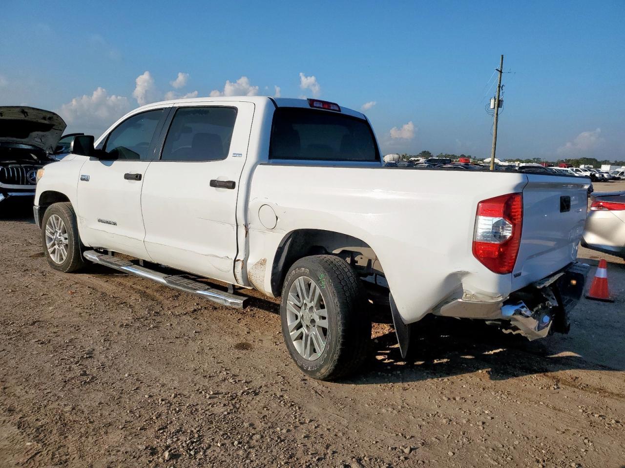 2014 Toyota Tundra Crewmax Sr5 - Image 2