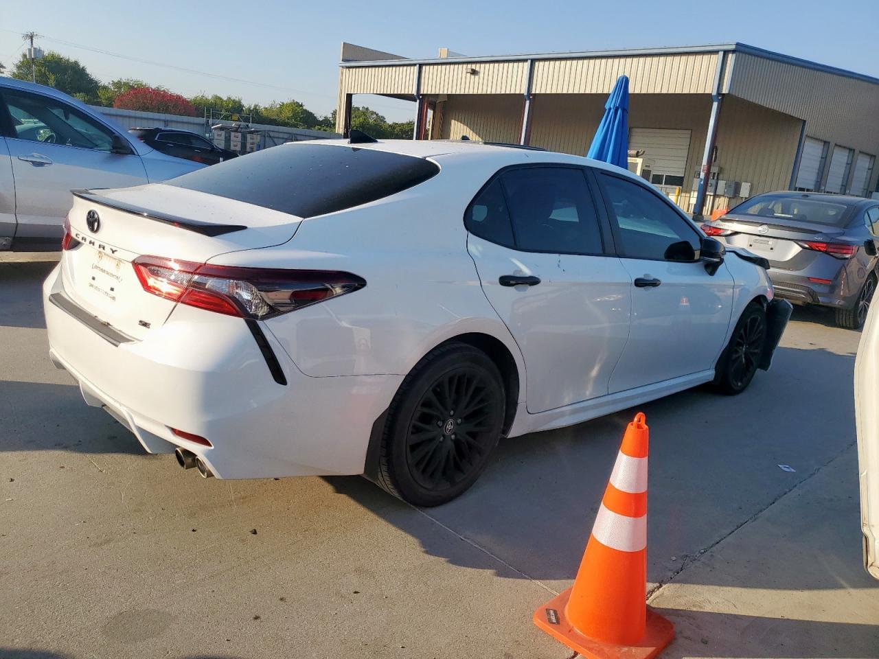 2022 Toyota Camry Se - Фото 3