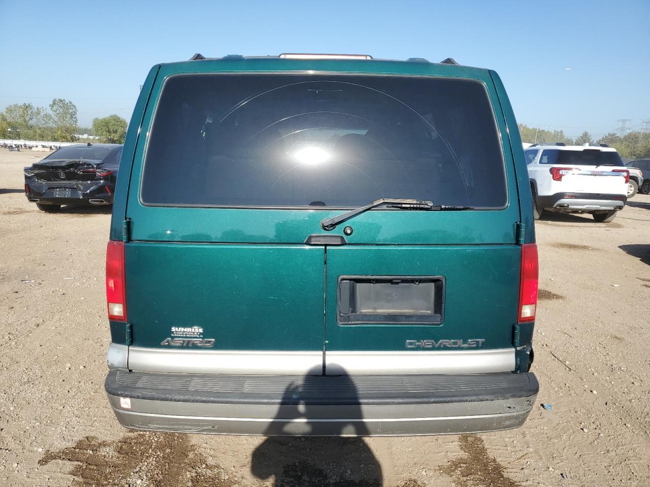 2001 Chevrolet Astro - Фото 6