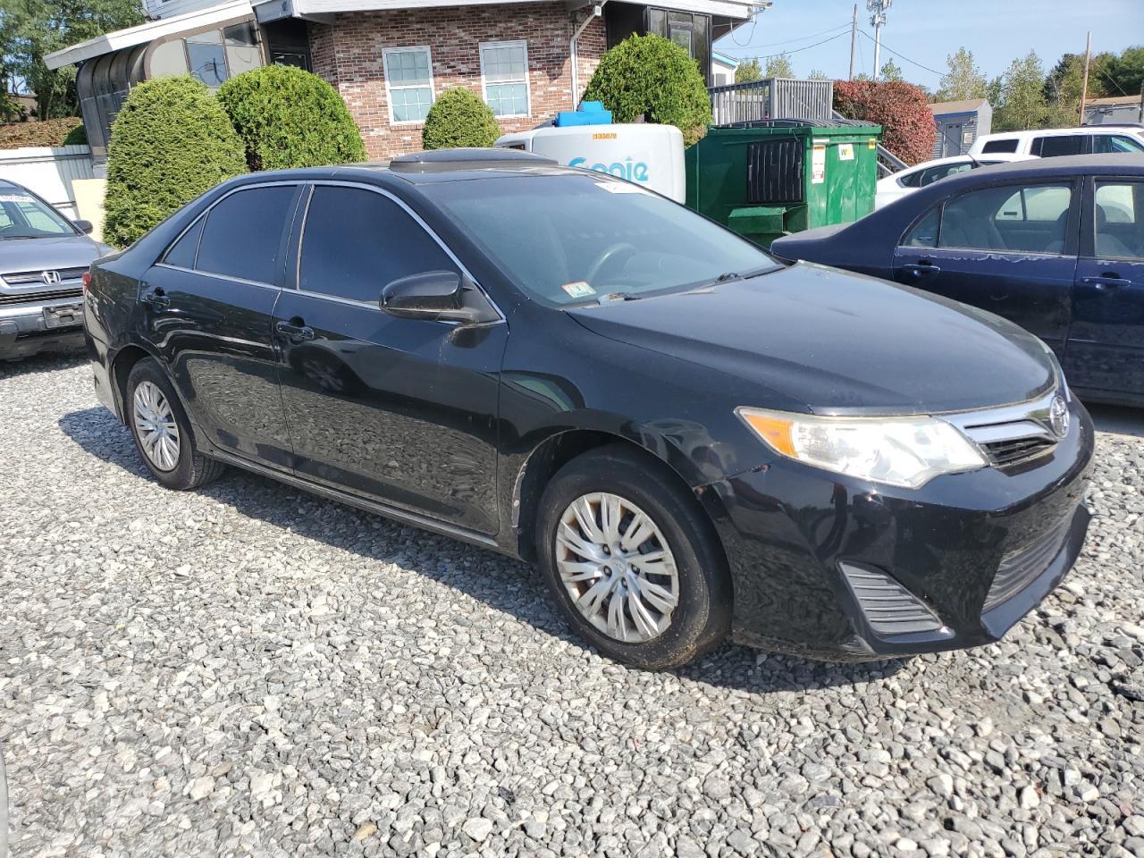 2013 Toyota Camry Le - Image 4