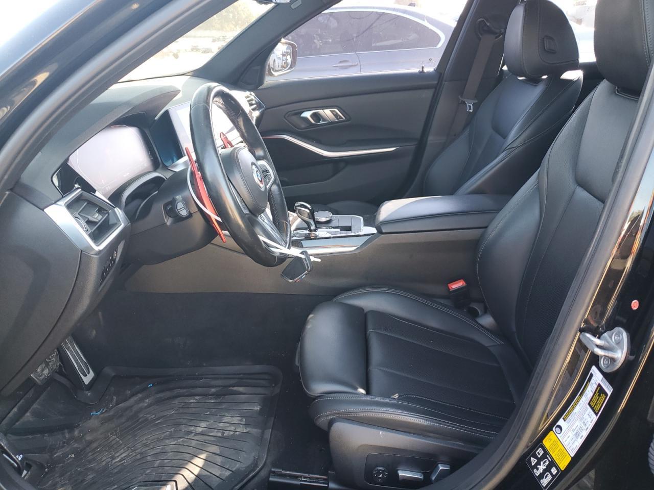 2022 BMW 330Xi - Фото 7