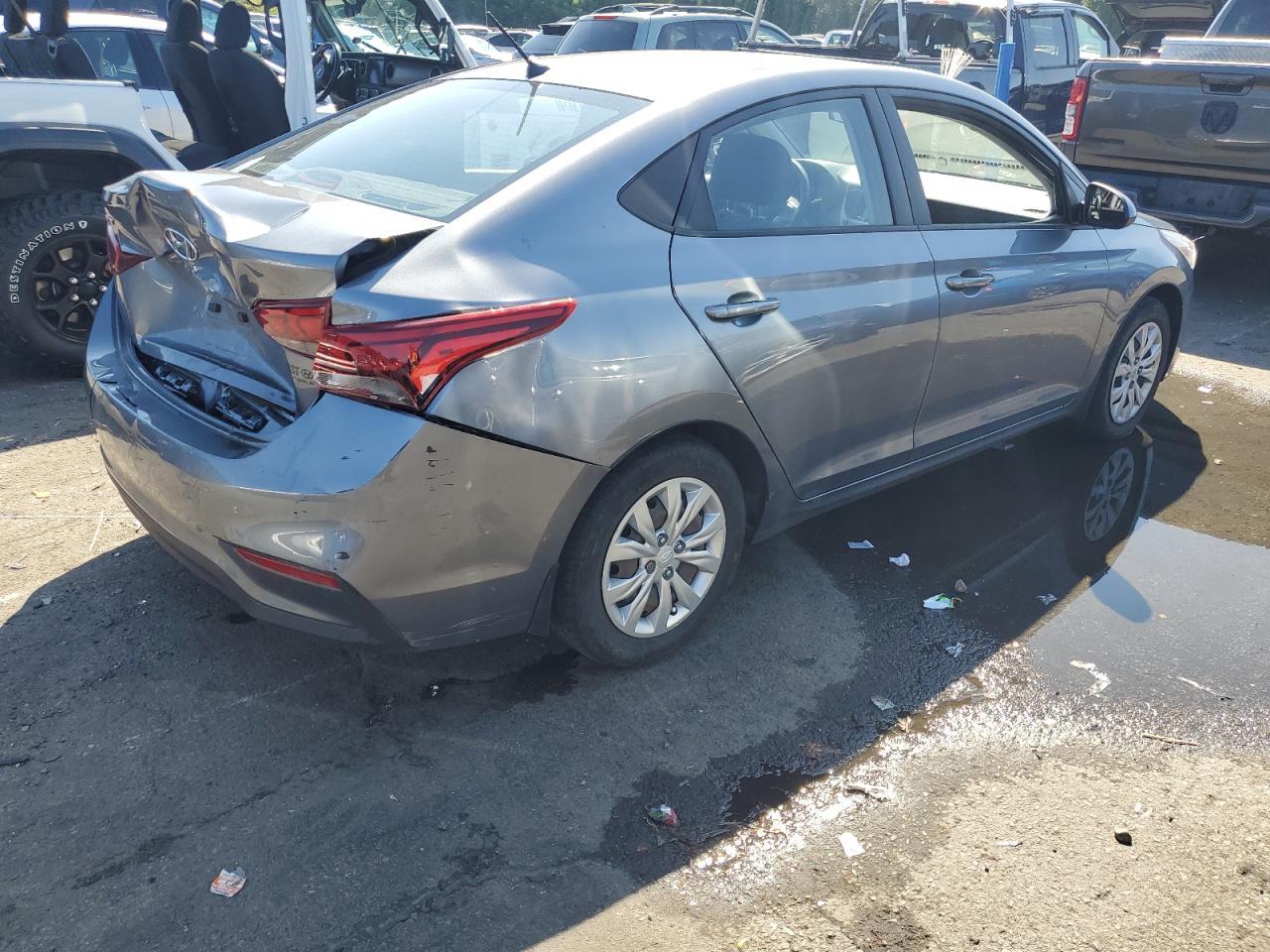 2020 Hyundai Accent Se - Фото 3