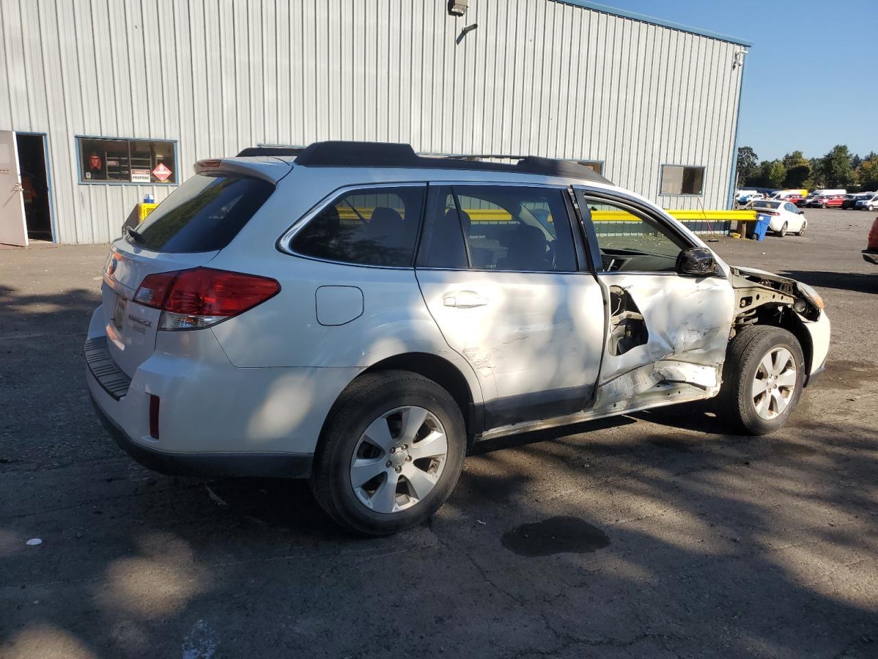 2011 Subaru Outback 2.5I Premium - Image 3