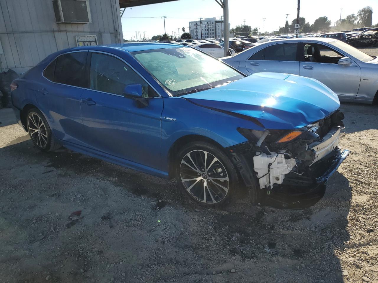 2020 Toyota Camry Se - Фото 4