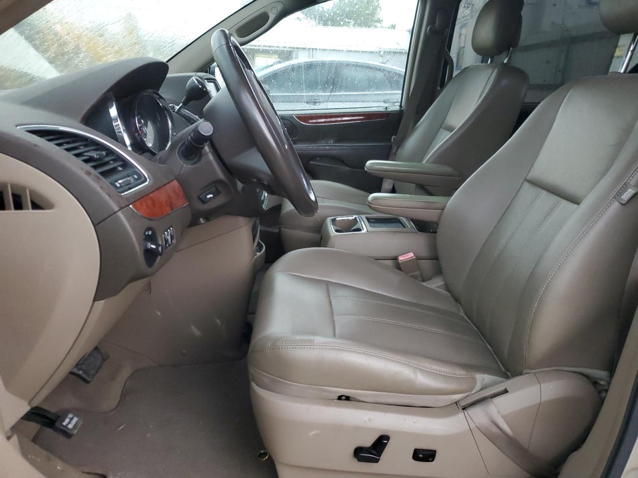 2014 Chrysler Town & Country Touring L - Фото 7