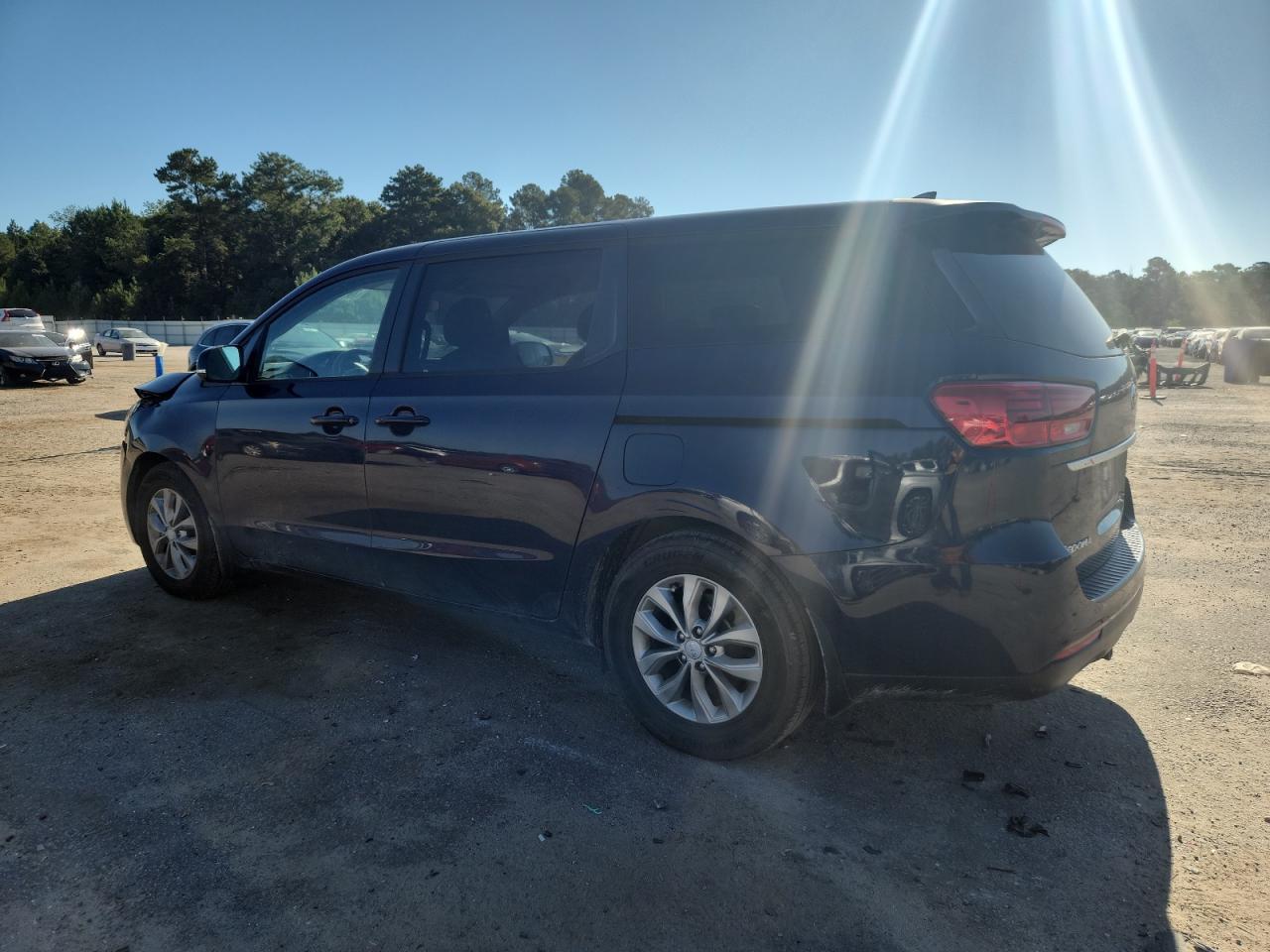 2021 Kia Sedona Lx - Image 2
