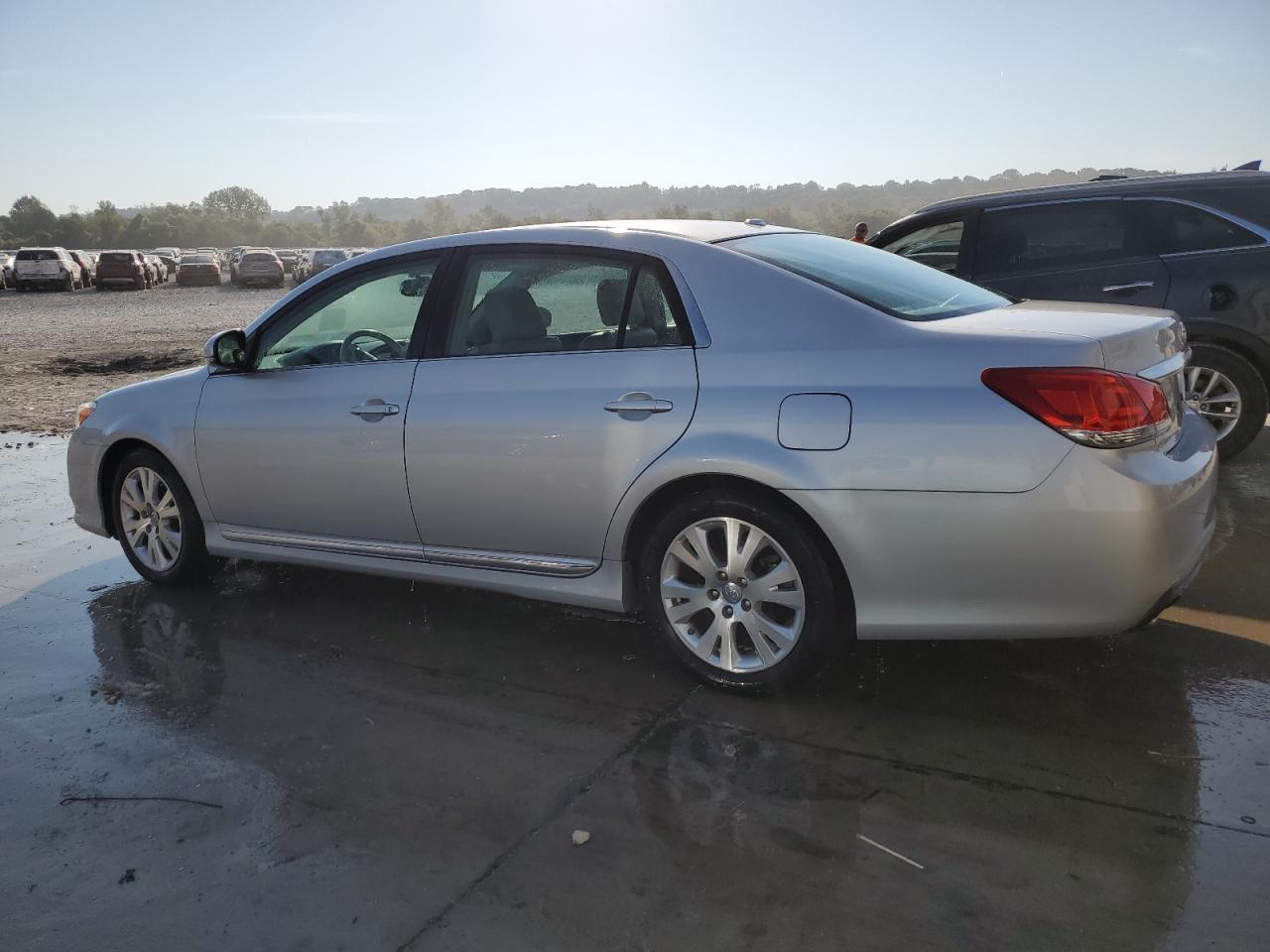 2011 Toyota Avalon Base - Фото 2