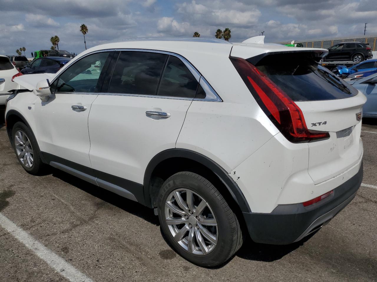 2023 Cadillac Xt4 Premium Luxury - Image 2