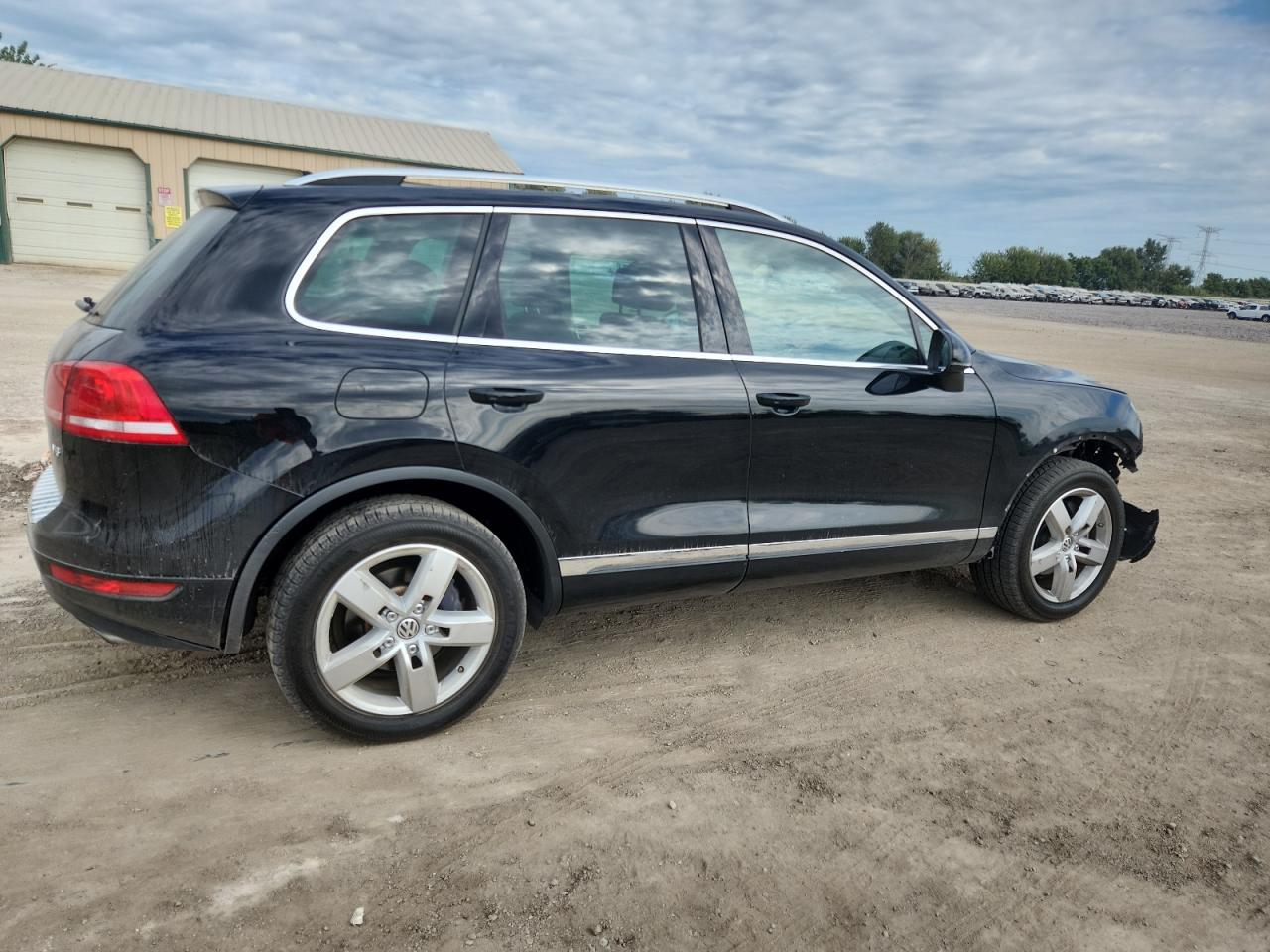 2014 Volkswagen Touareg V6 - Image 3