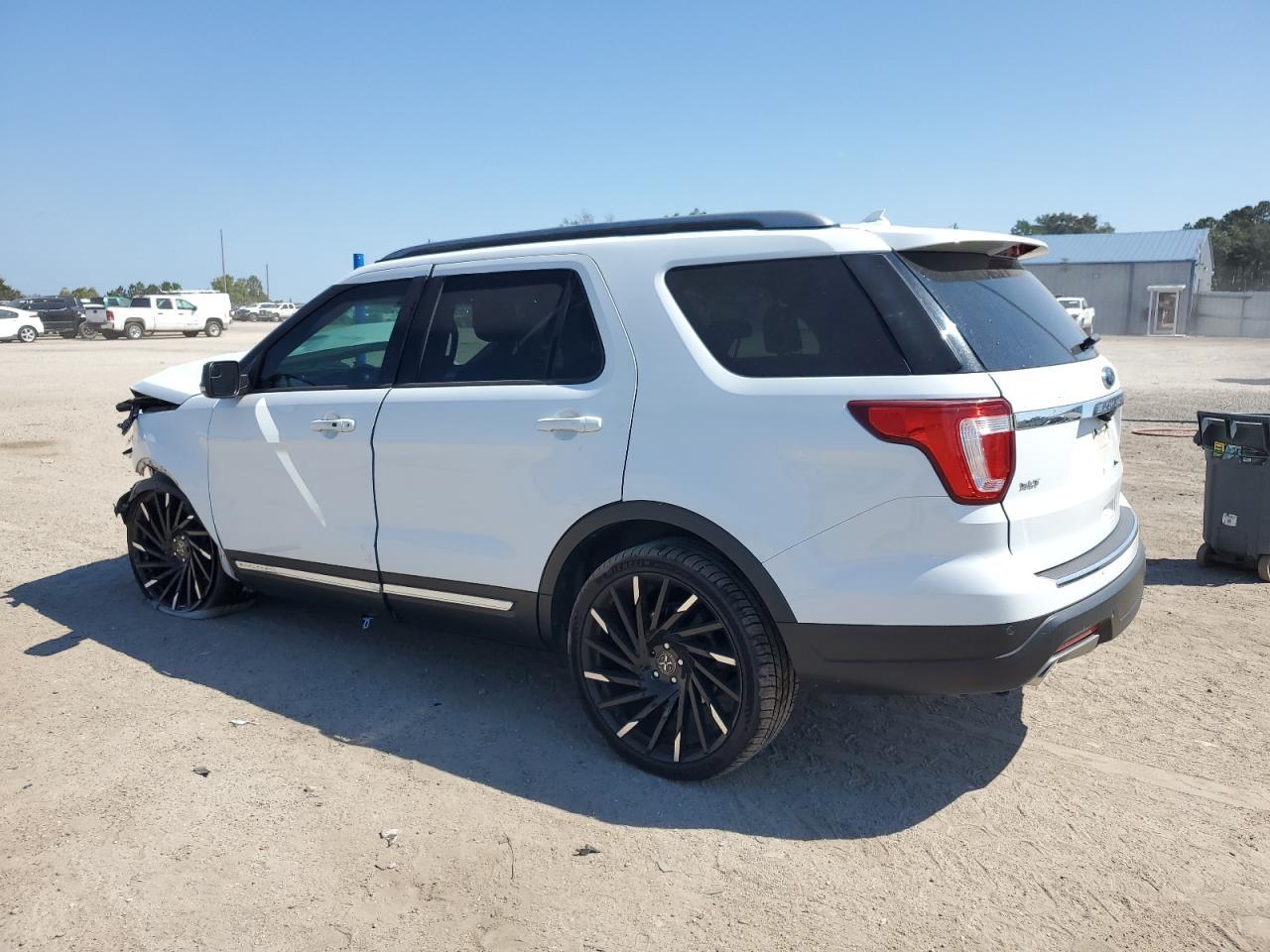 2018 Ford Explorer Xlt - Фото 2