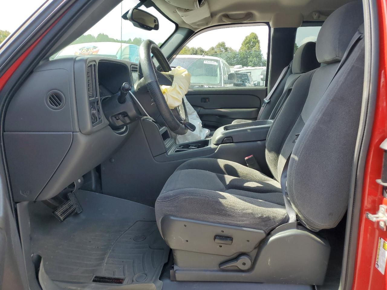 2004 GMC Sierra C2500 Heavy Duty - Image 7
