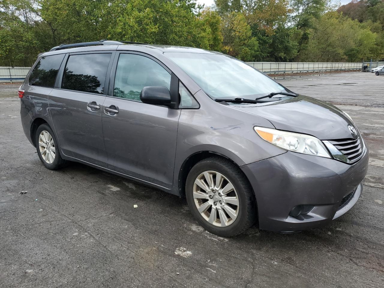 2015 Toyota Sienna Le - Фото 4