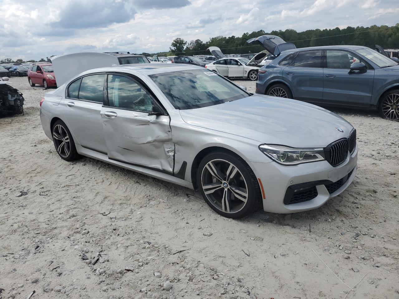 2016 BMW 750 Xi - Фото 4