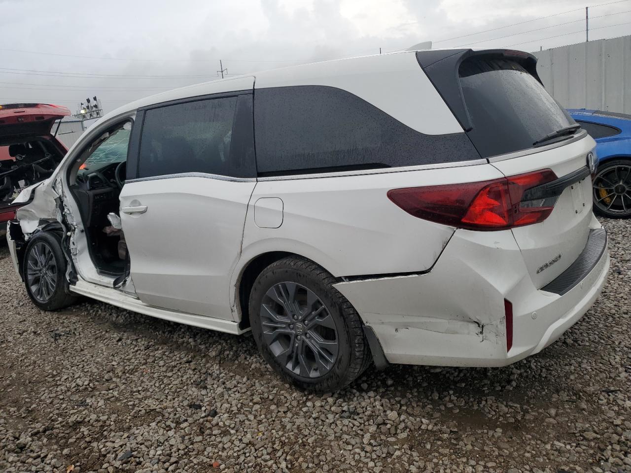 2025 Honda Odyssey Touring - Фото 2