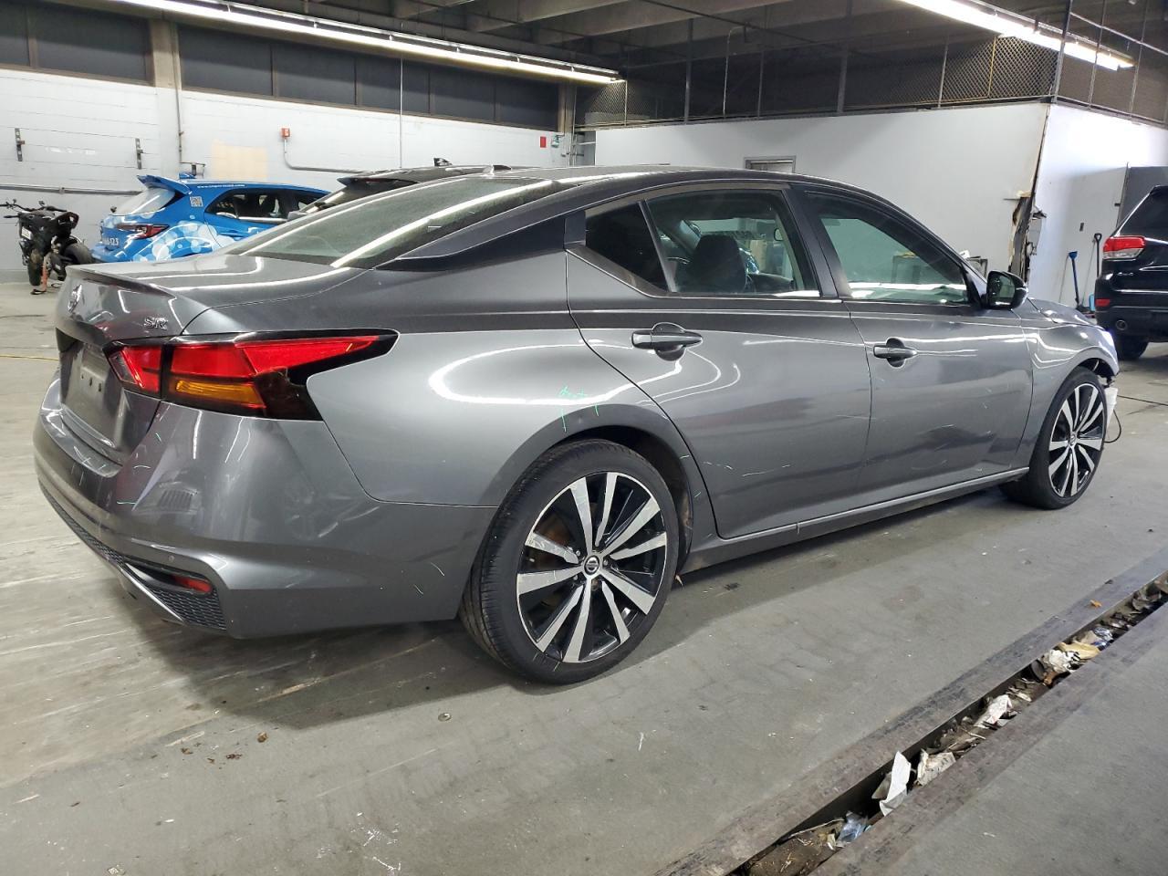 2020 Nissan Altima Sr - Image 3