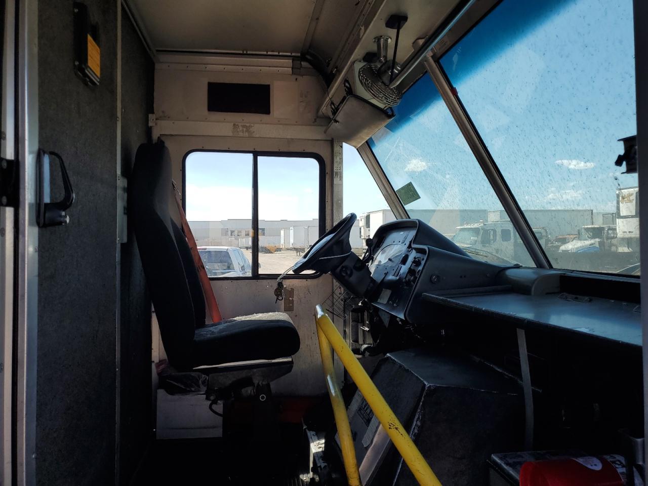 2004 Ford Econoline - Delivery Van - Фото 7