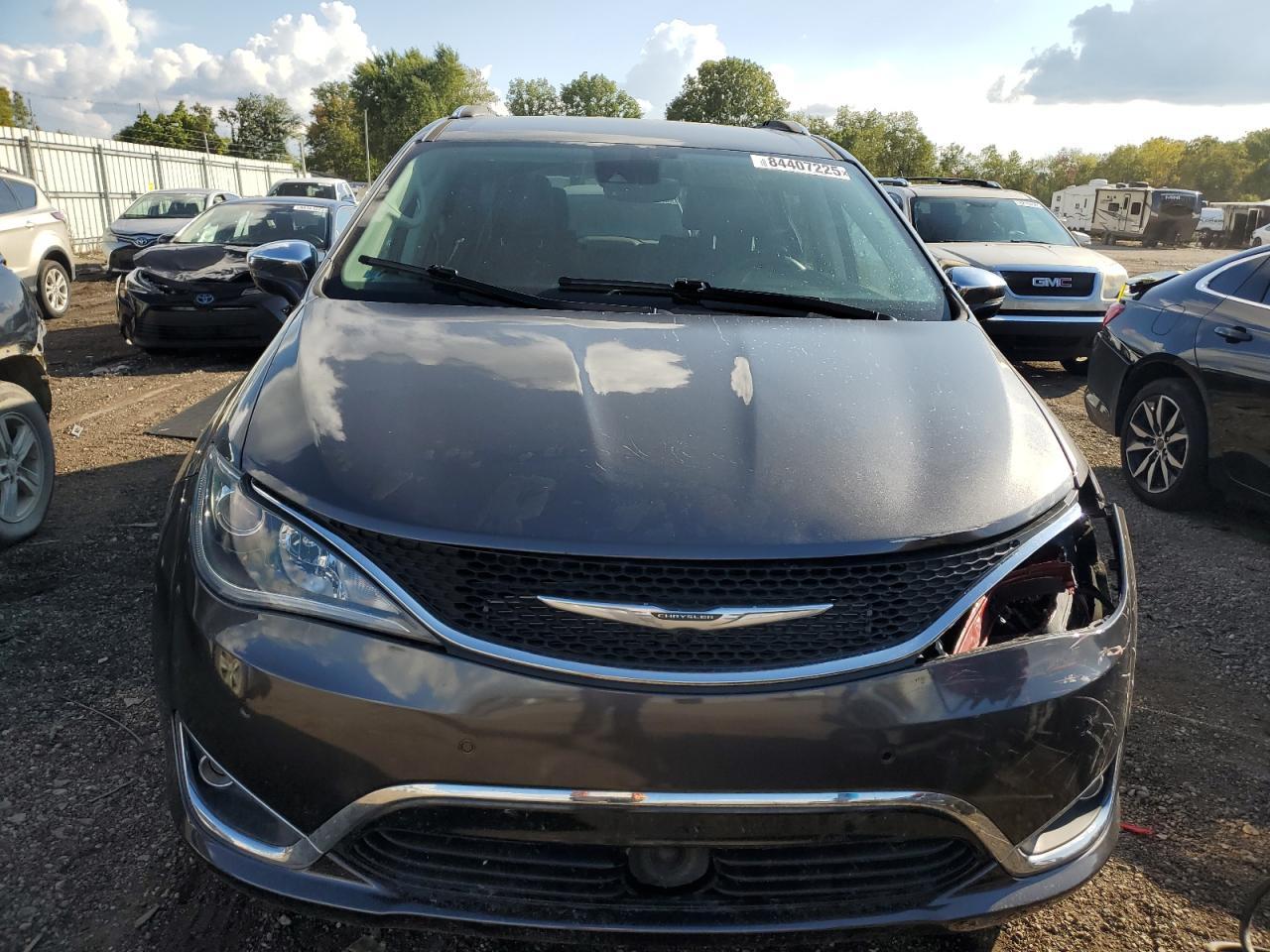 2018 Chrysler Pacifica Hybrid Limited - Image 5