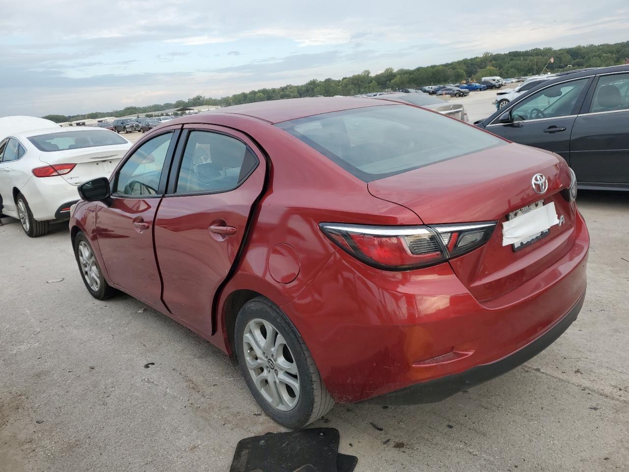 2017 Toyota Yaris Ia - Фото 2
