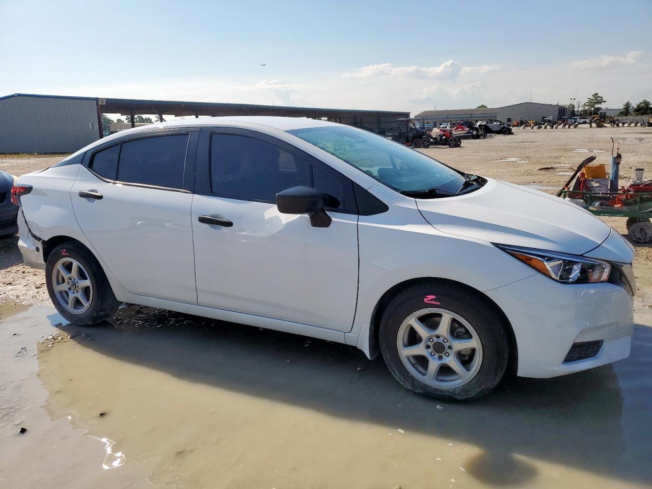 2022 Nissan Versa S - Image 4