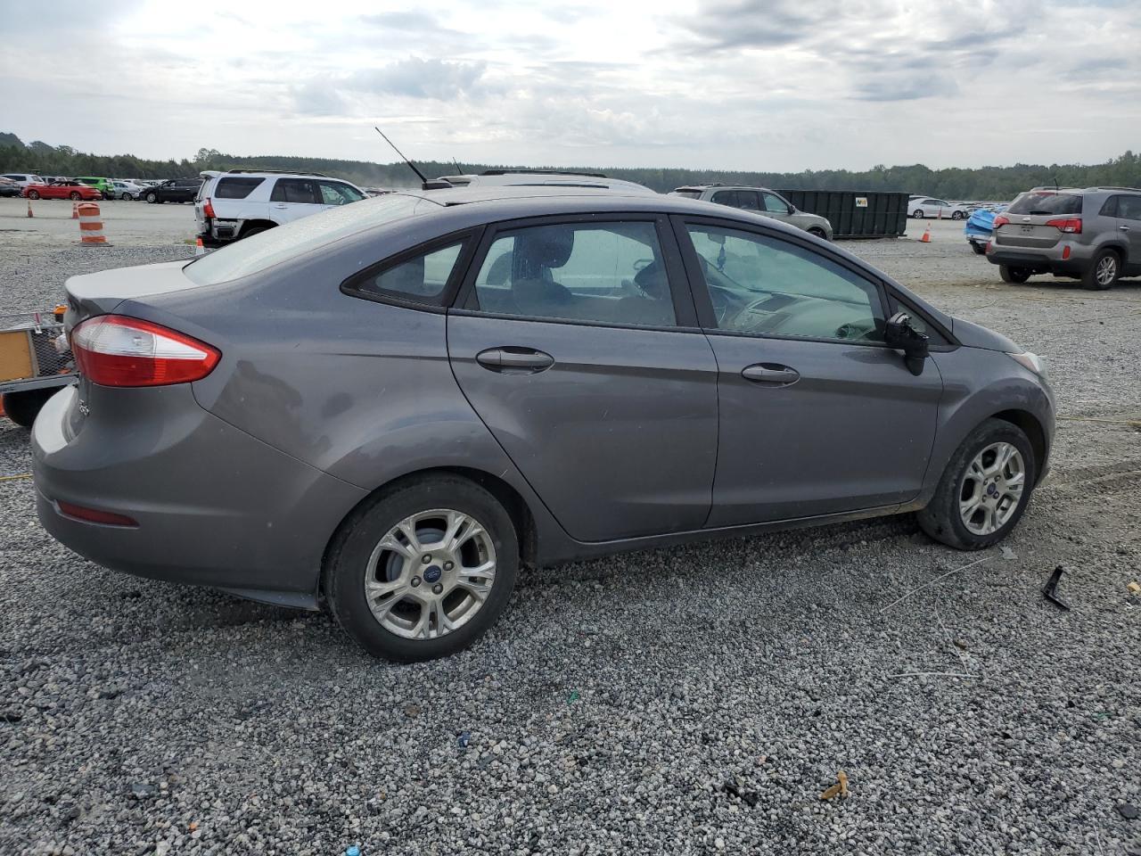 2014 Ford Fiesta Se - Фото 3
