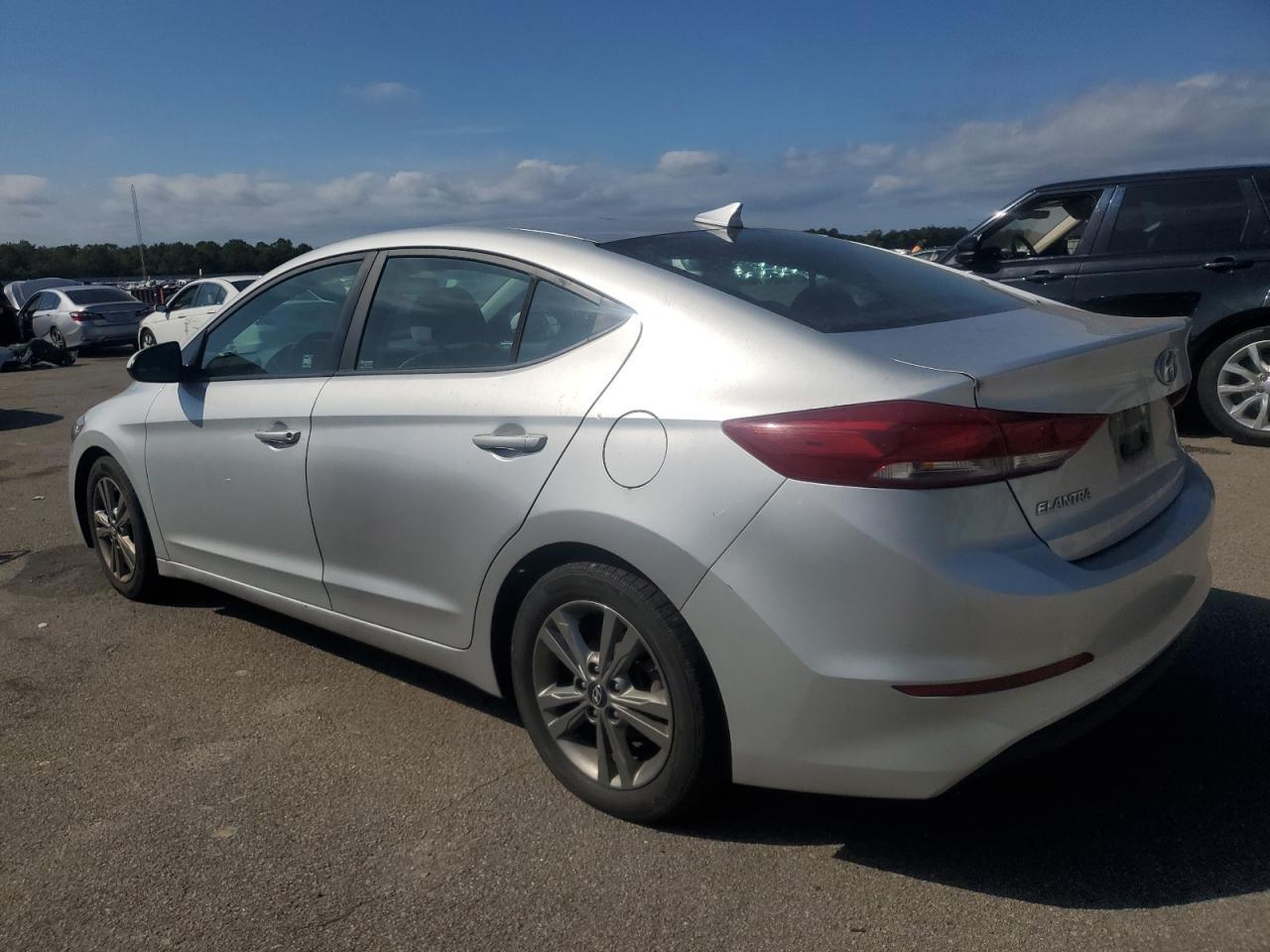 2018 Hyundai Elantra Sel - Image 2