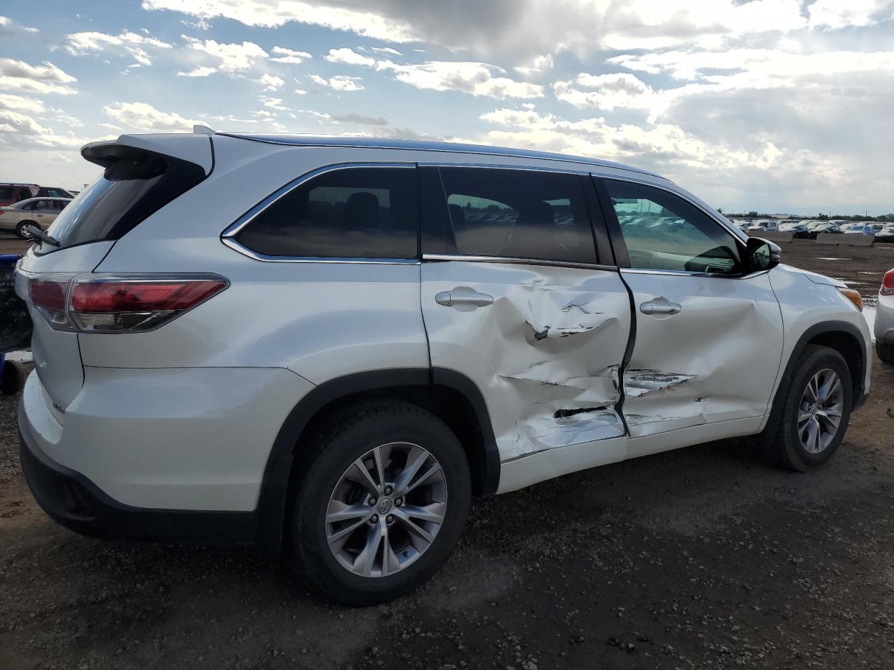 2015 Toyota Highlander Xle - Image 3