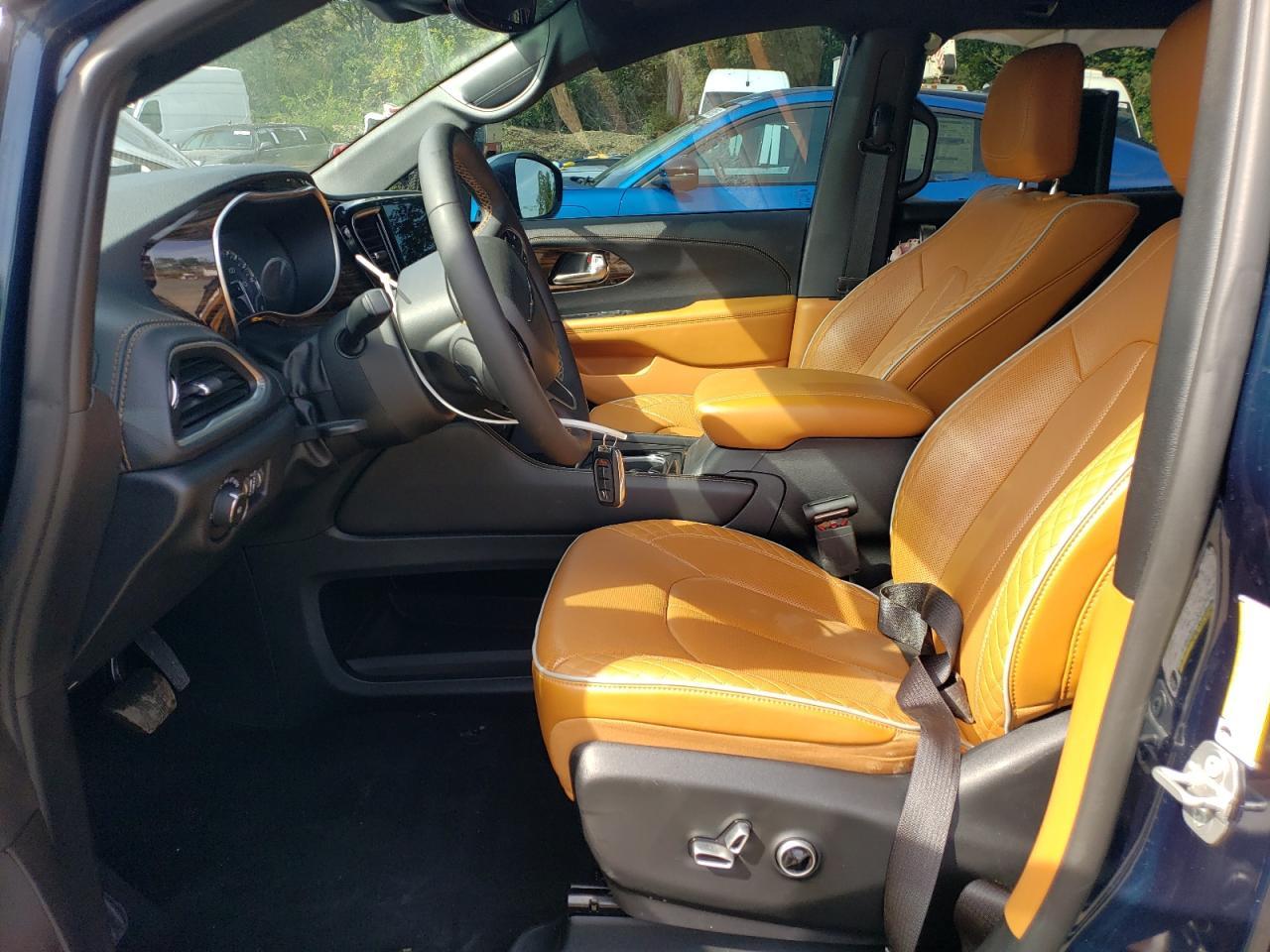 2022 Chrysler Pacifica P - Фото 7