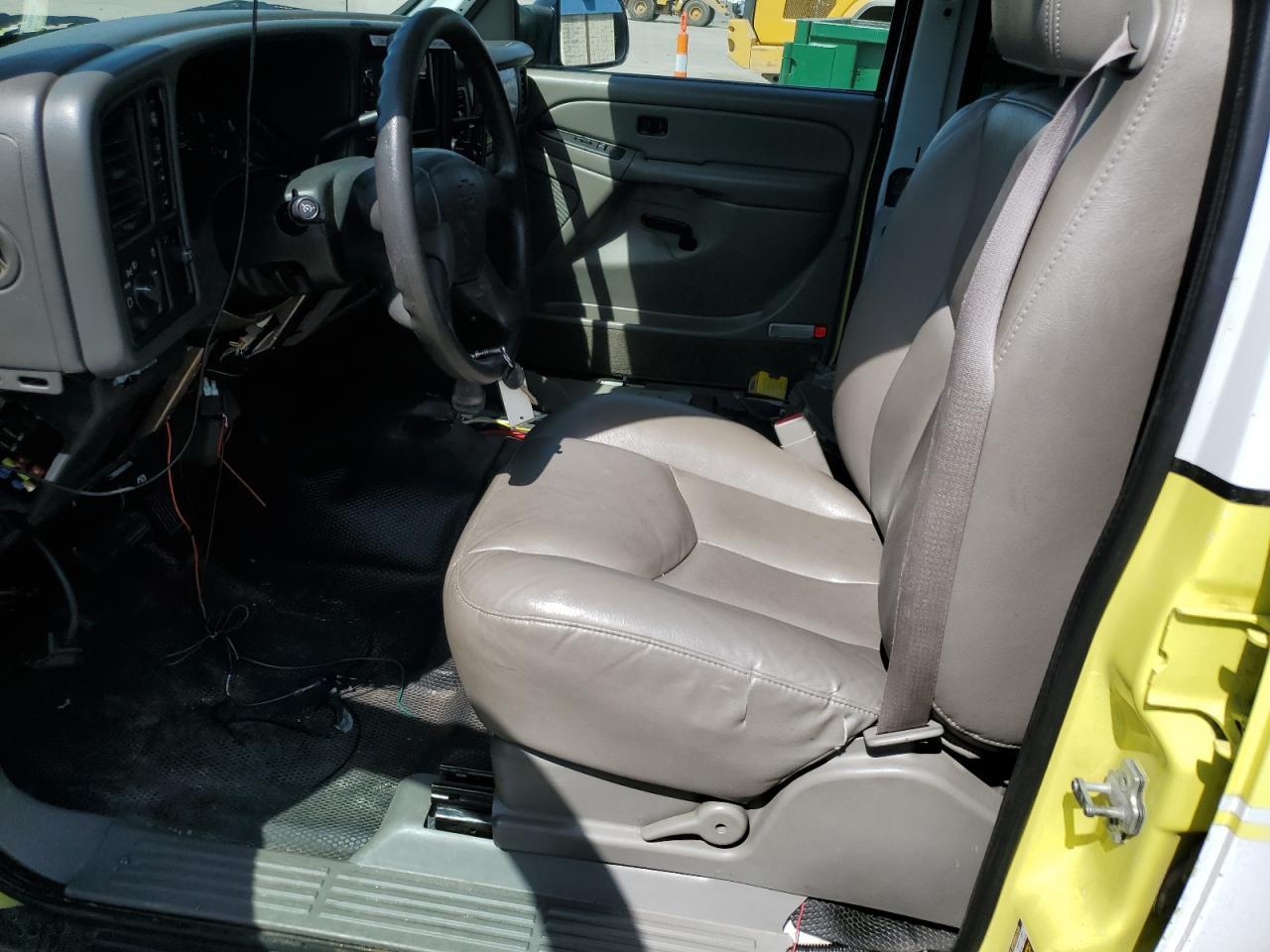 2005 Chevrolet Suburban K2500 - Фото 7