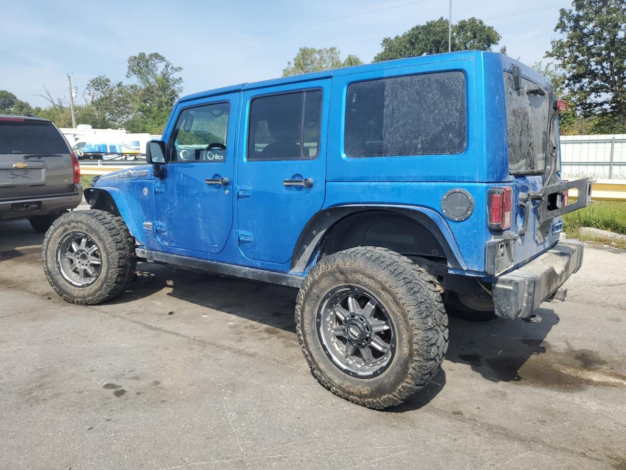 2014 Jeep Wrangler Unlimited Sahara - Image 2