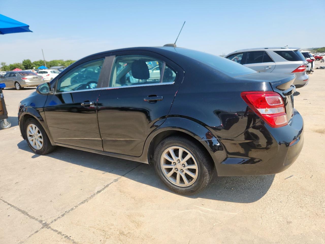 2017 Chevrolet Sonic Lt - Image 2