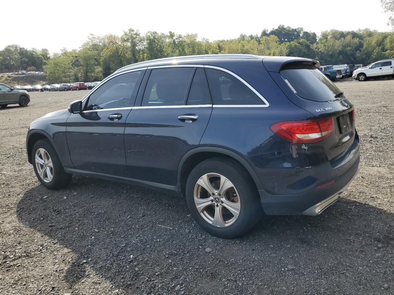 2017 Mercedes-Benz Glc 300 4Matic - Фото 2