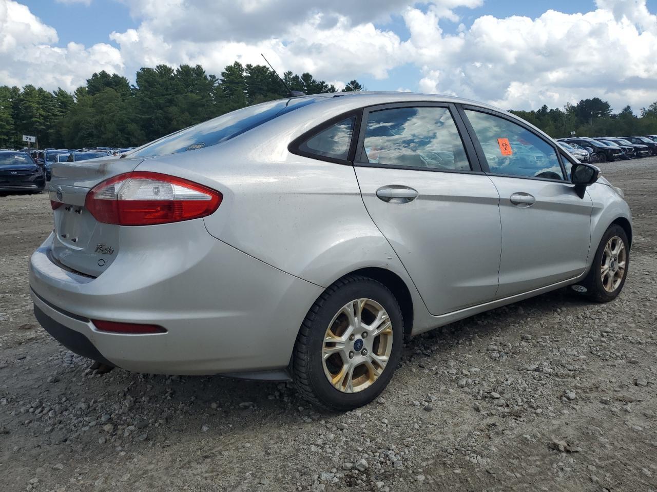 2014 Ford Fiesta Se - Фото 3